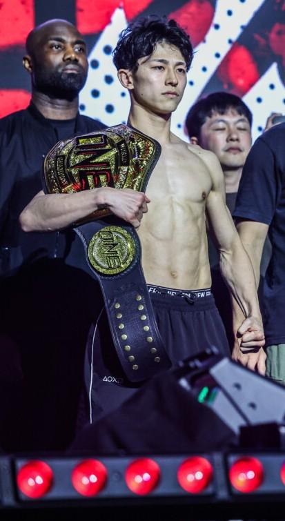 นาดากะ โยชินาริ